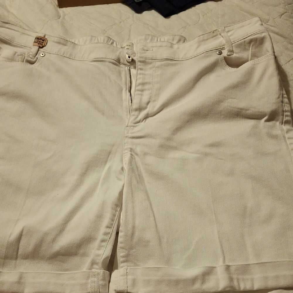 J. Jill Women's White Bermuda Shorts (Can242)
